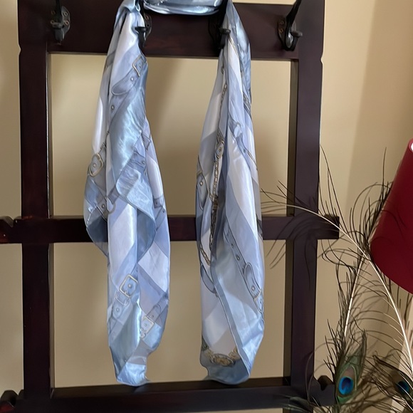 Lovely square scarf - Picture 4 of 5